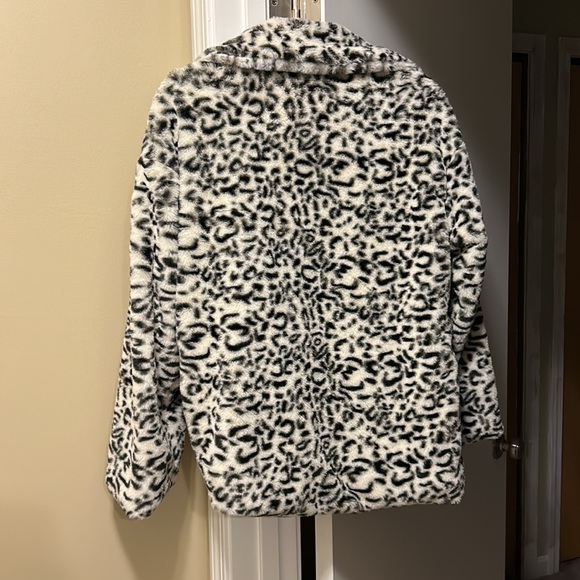 Leopard Print Fuzzy Jacket - Picture 2 of 2